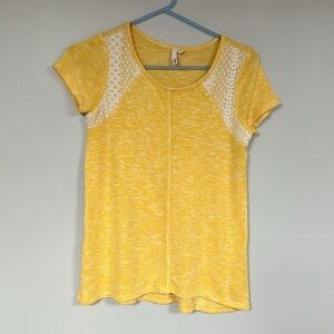 SO Girls Yellow with Lace short sleeve top, Nubby Texture, L (10/12)